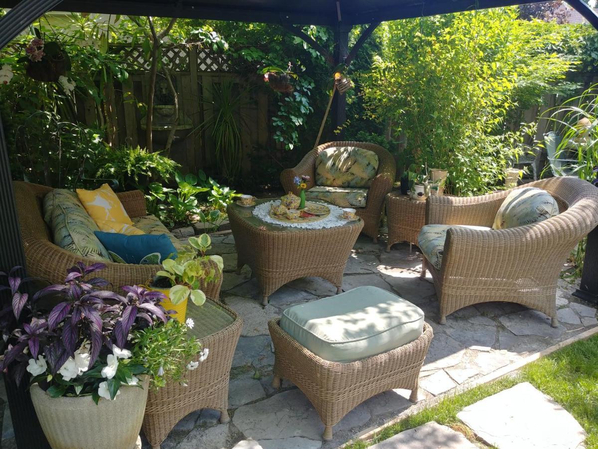 Twiningretreat Bed & Breakfast Niagara-on-the-Lake ภายนอก รูปภาพ